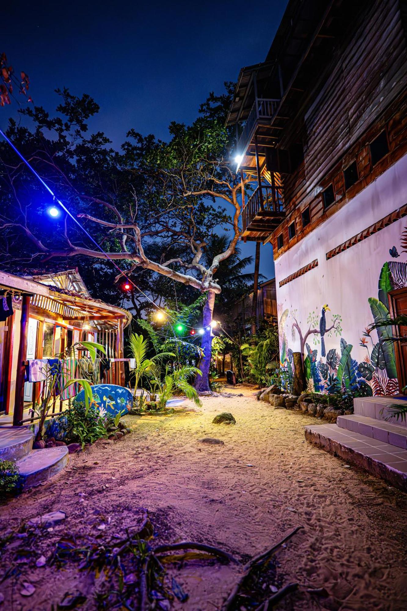 Easy Tiger - M'Pai Bay Beach, Koh Rong Sanloem Exteriör bild
